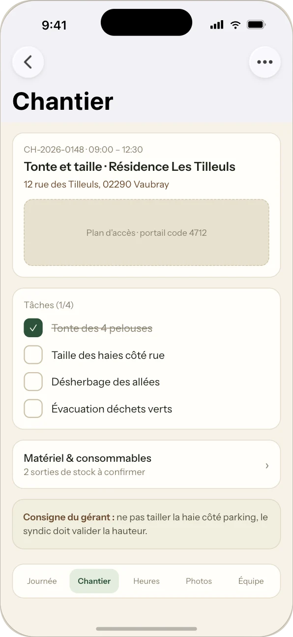 La même application sur le téléphone d'un employé : la fiche du chantier du jour, avec l'adresse, les tâches à cocher et la consigne du gérant.